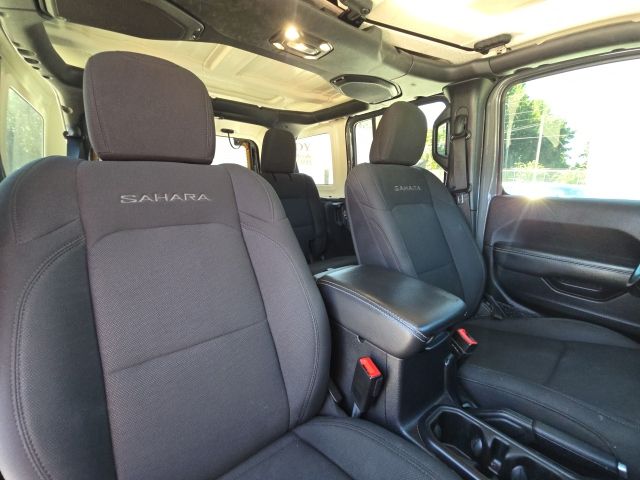 2020 Jeep Wrangler Unlimited Sahara photo 13
