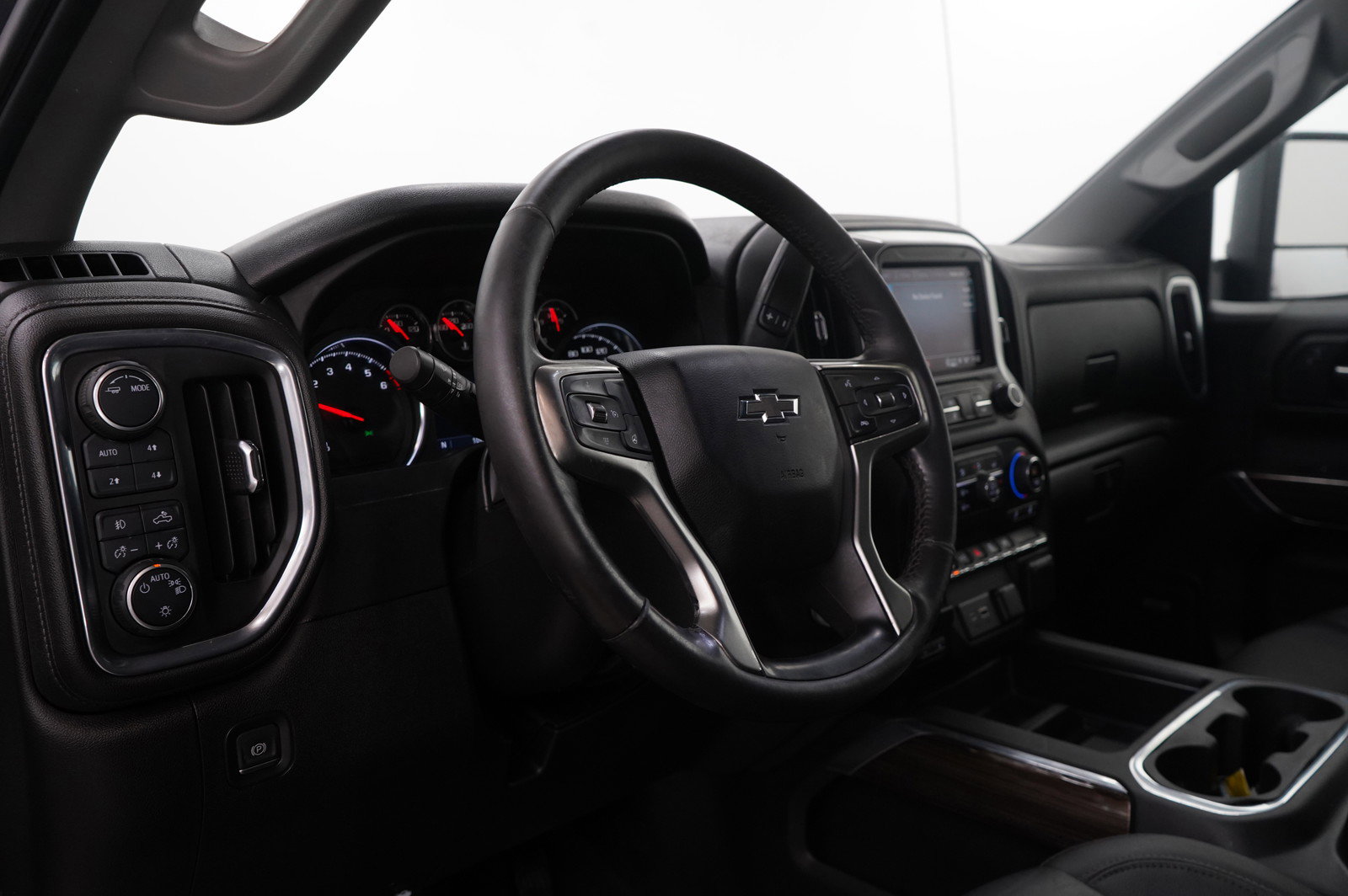 2021 Chevrolet Silverado RST photo 17