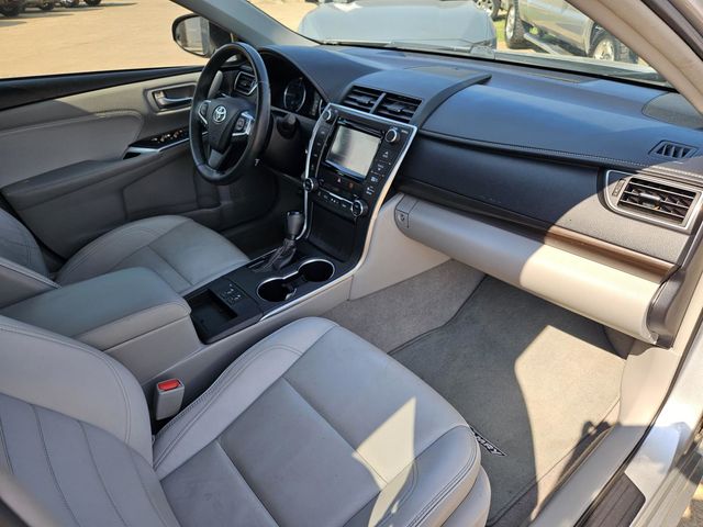 2017 Toyota Camry XLE photo 30