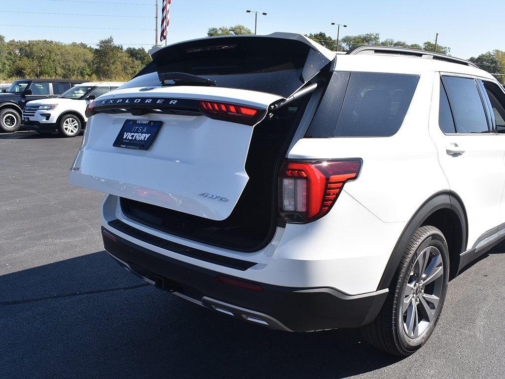 2025 Ford Explorer photo 27