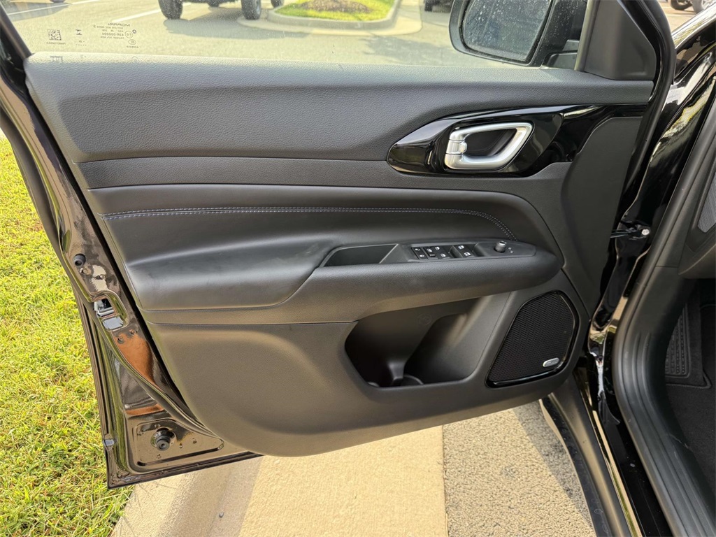 2025 Jeep Compass Limited photo 23