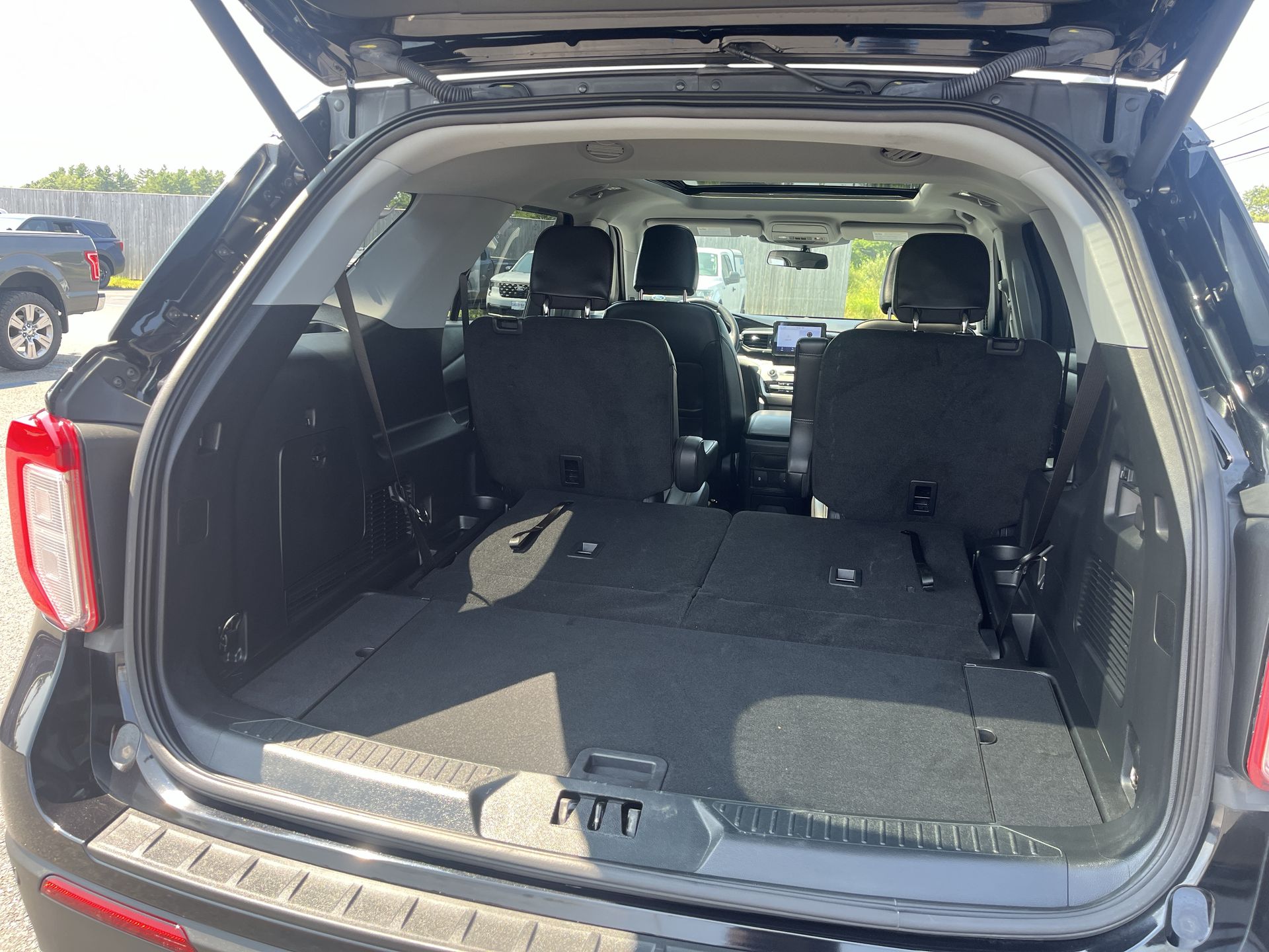 2023 Ford Explorer XLT photo 3