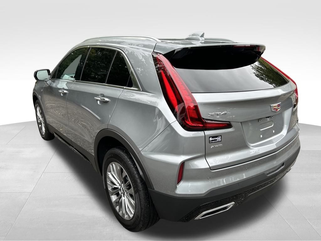 2025 Cadillac XT4 Premium Luxury photo 3
