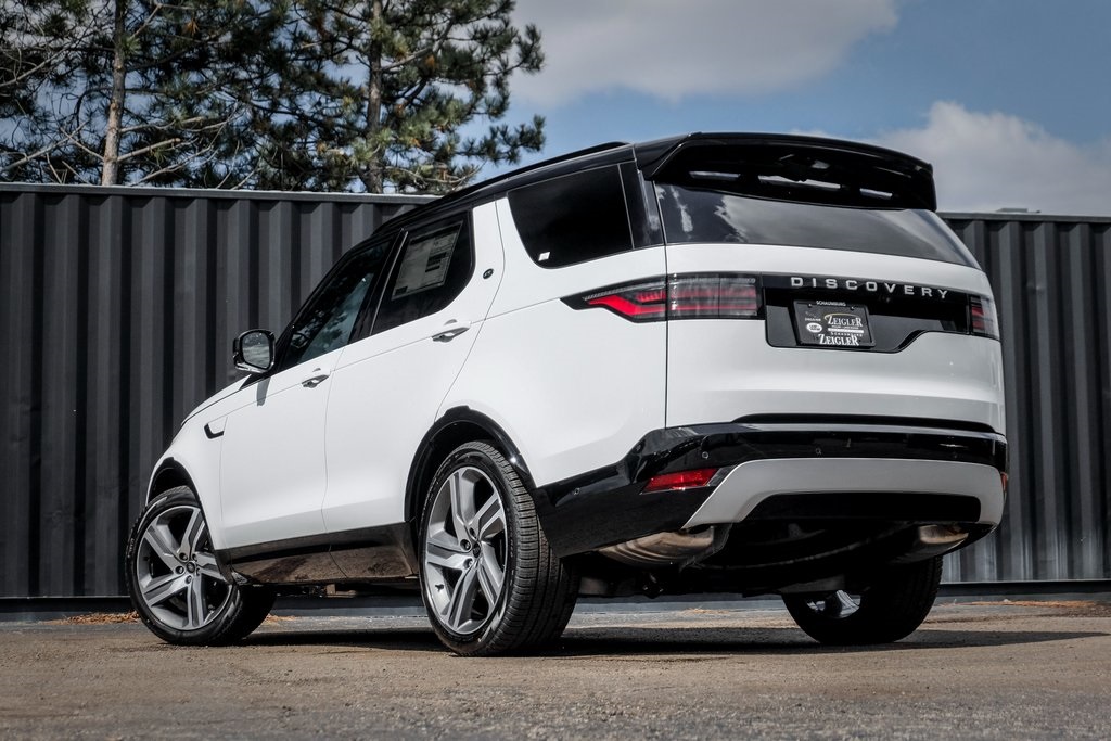 2025 Land Rover Discovery Metropolitan Edition photo 2