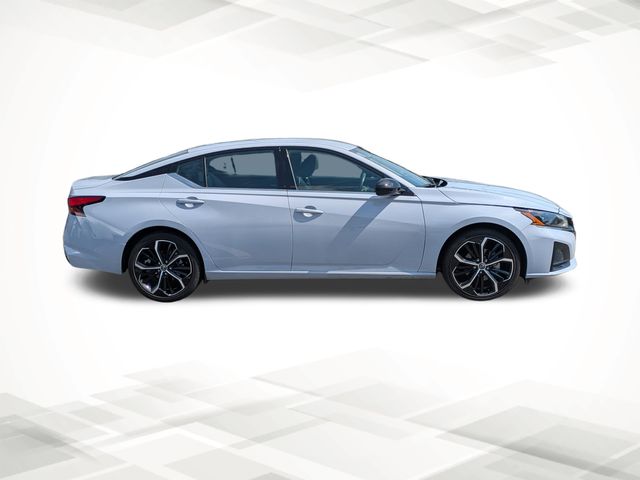 2024 Nissan Altima 2.5 SR photo 3
