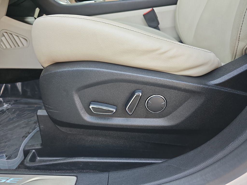 2018 Ford Edge Titanium photo 27