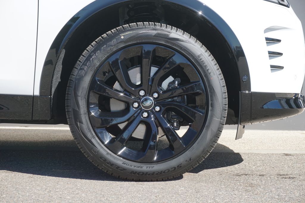 2025 Land Rover Discovery Sport SE photo 33
