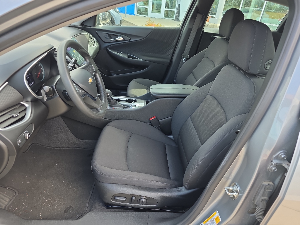 2023 Chevrolet Malibu 1LT photo 12