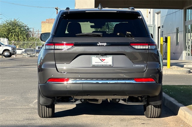 2025 Jeep Grand Cherokee Laredo photo 4