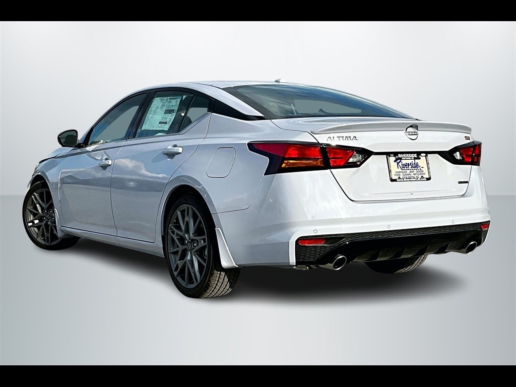 2024 Nissan Altima SR VC-Turbo photo 3