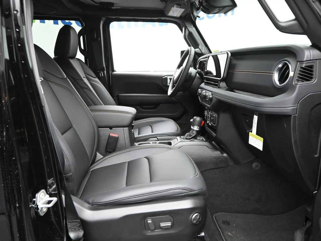 2025 Jeep Gladiator Sport photo 5