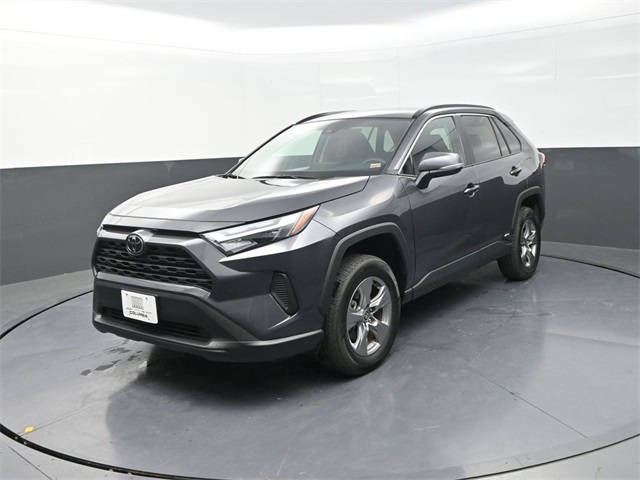 2025 Toyota RAV4 Hybrid XLE photo 2