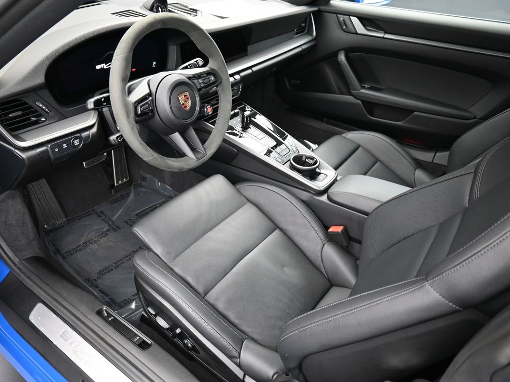 2025 Porsche 911 photo 3