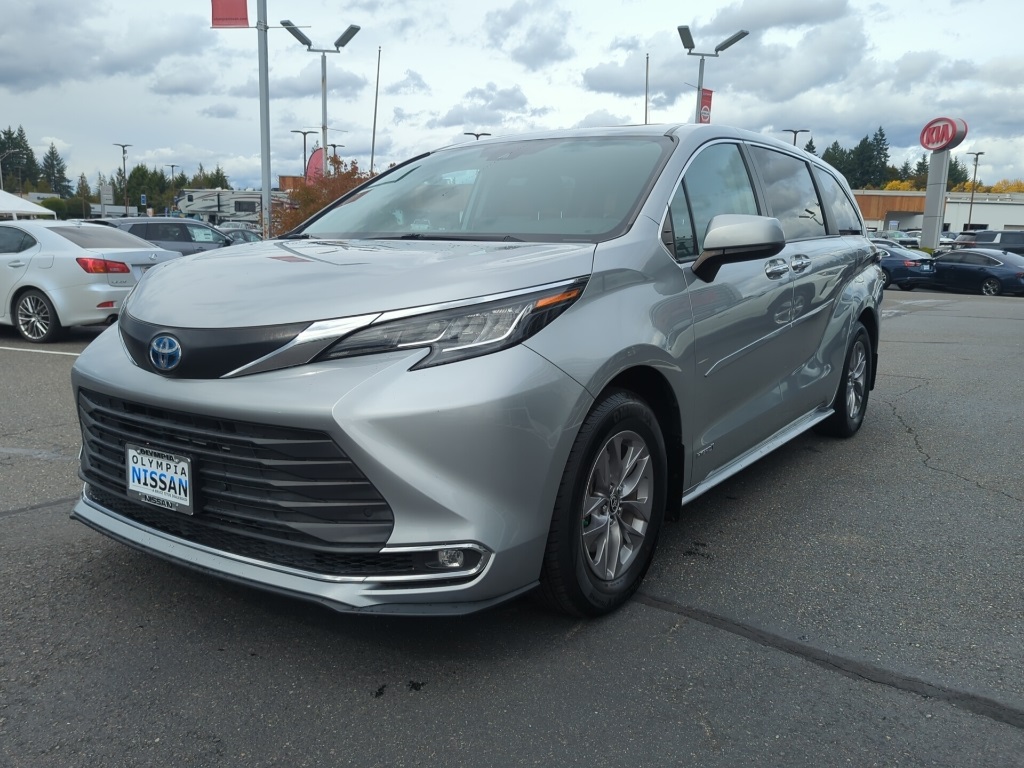 2021 Toyota Sienna XLE photo 4