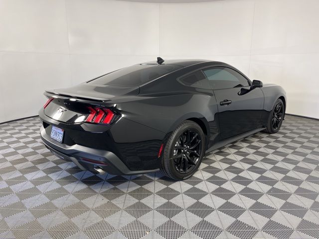 2025 Ford Mustang EcoBoost photo 2