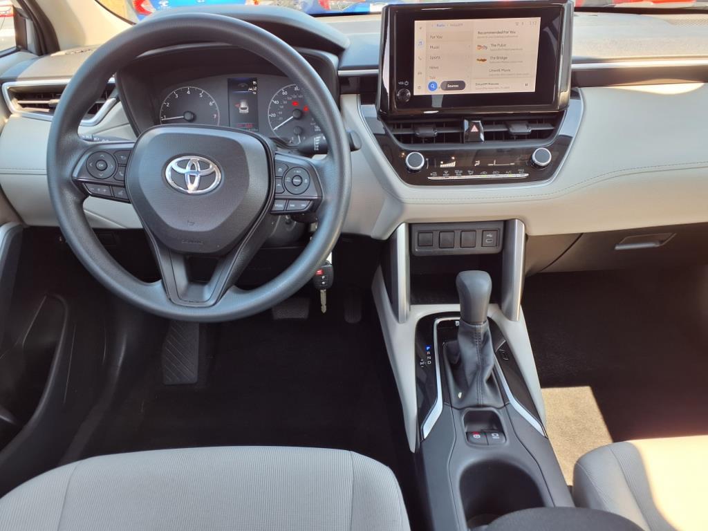 2023 Toyota Corolla Cross L photo 9