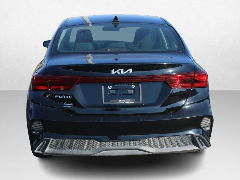 2024 Kia Forte LXS photo 4
