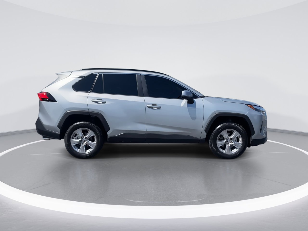 2022 Toyota RAV4 XLE photo 3