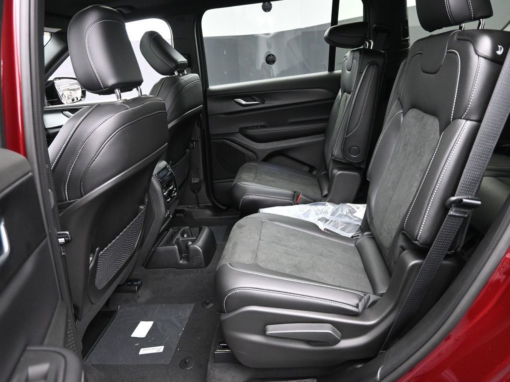 2025 Jeep Grand Cherokee Altitude X photo 11