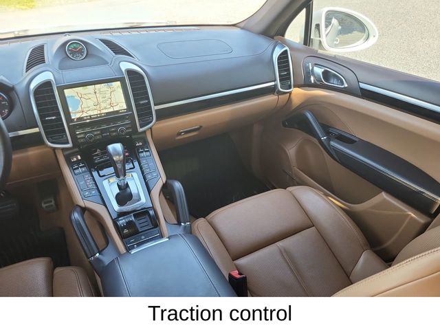 2016 Porsche Cayenne Base photo 11