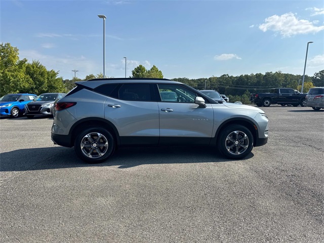 2025 Chevrolet Blazer 2LT photo 2
