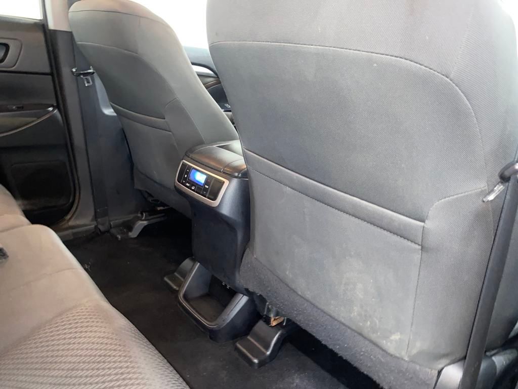 2018 Toyota Highlander LE photo 11