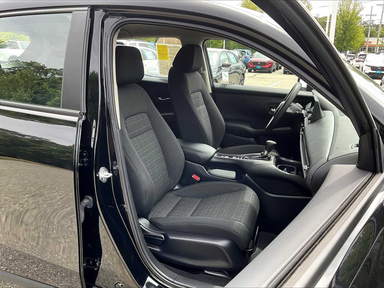 2024 Honda HR-V LX photo 11