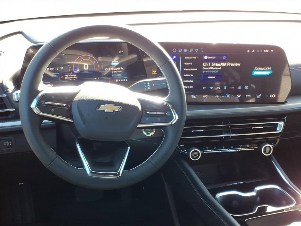 2026 Chevrolet Traverse photo 2