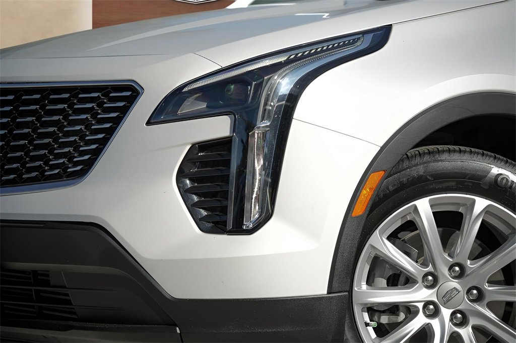 2023 Cadillac XT4 Luxury photo 3