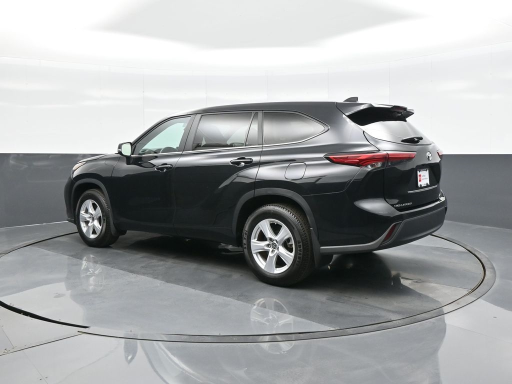 2023 Toyota Highlander L photo 4