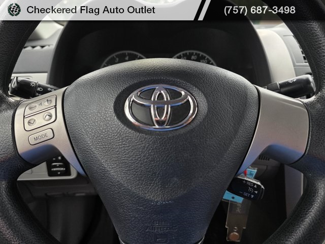 2012 Toyota Corolla LE photo 12