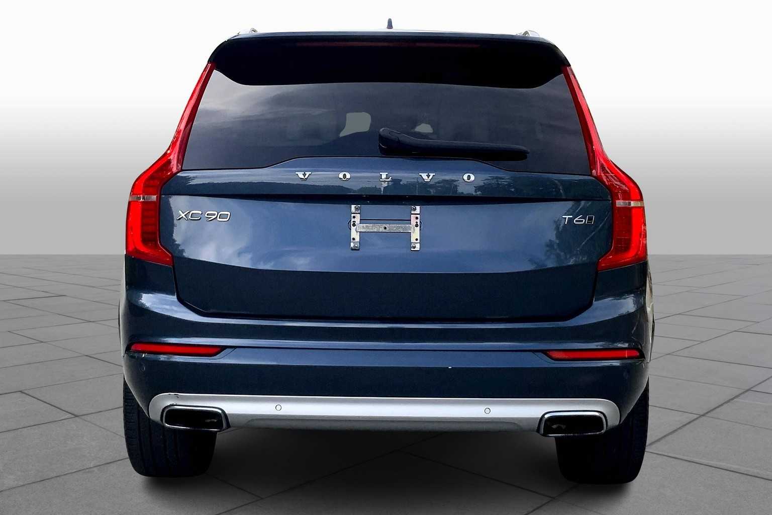 2020 Volvo XC90 Momentum photo 2