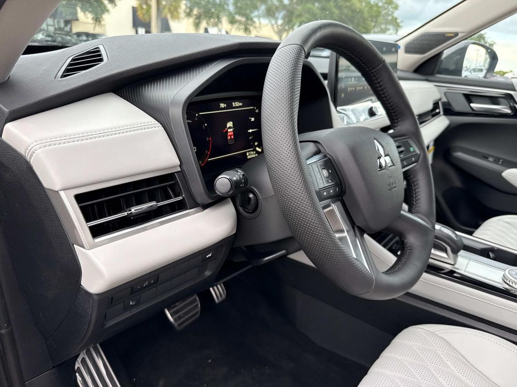 2025 Mitsubishi Outlander SEL GT photo 18