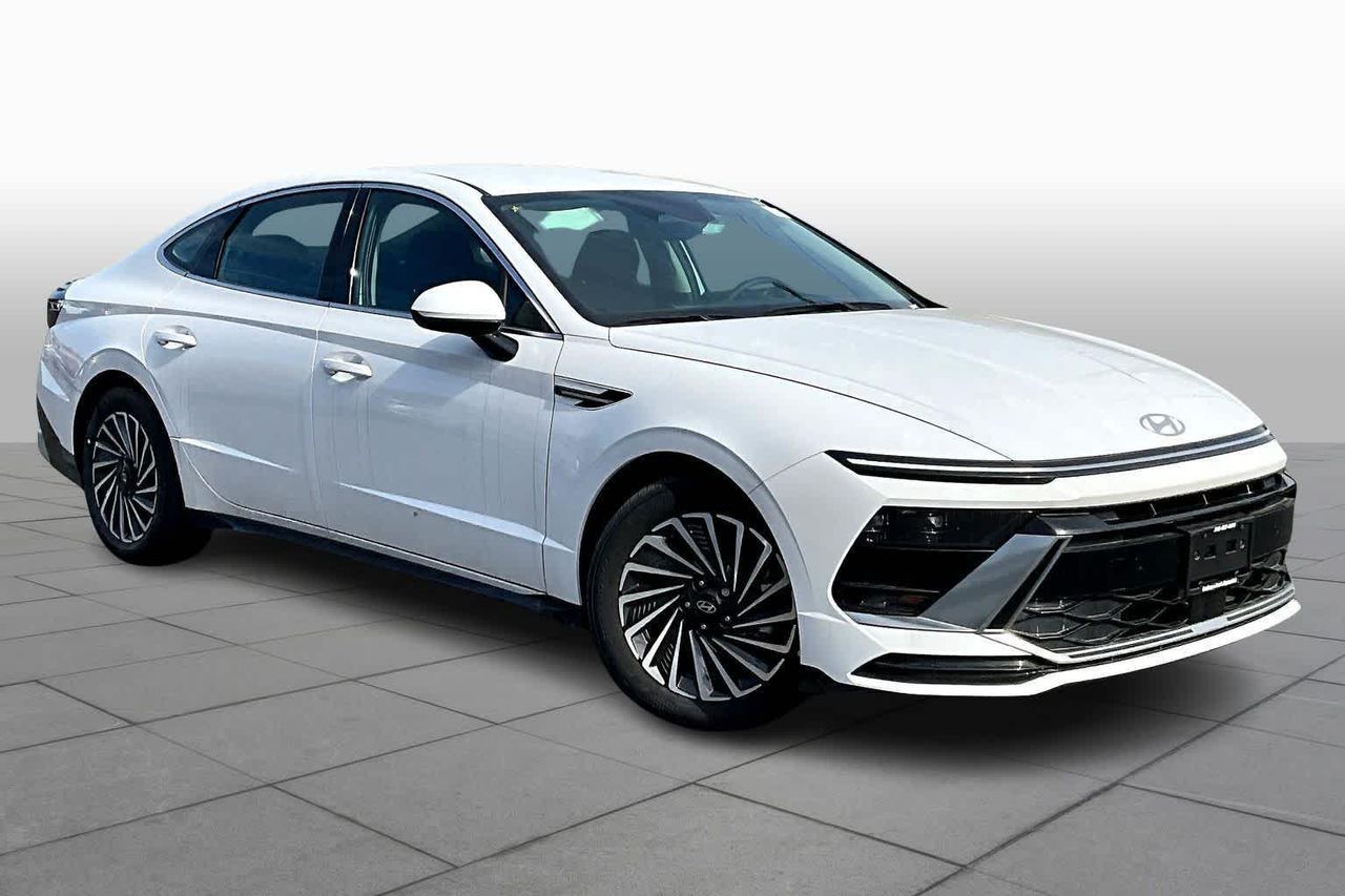 2025 Hyundai Sonata Hybrid SEL photo 2