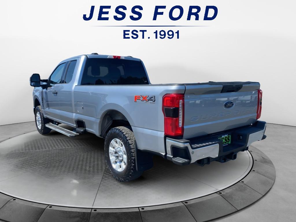 2023 Ford F-250 XLT photo 3