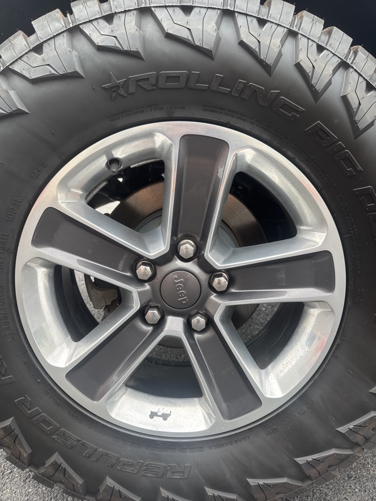 2019 Jeep Wrangler Unlimited Sahara photo 4
