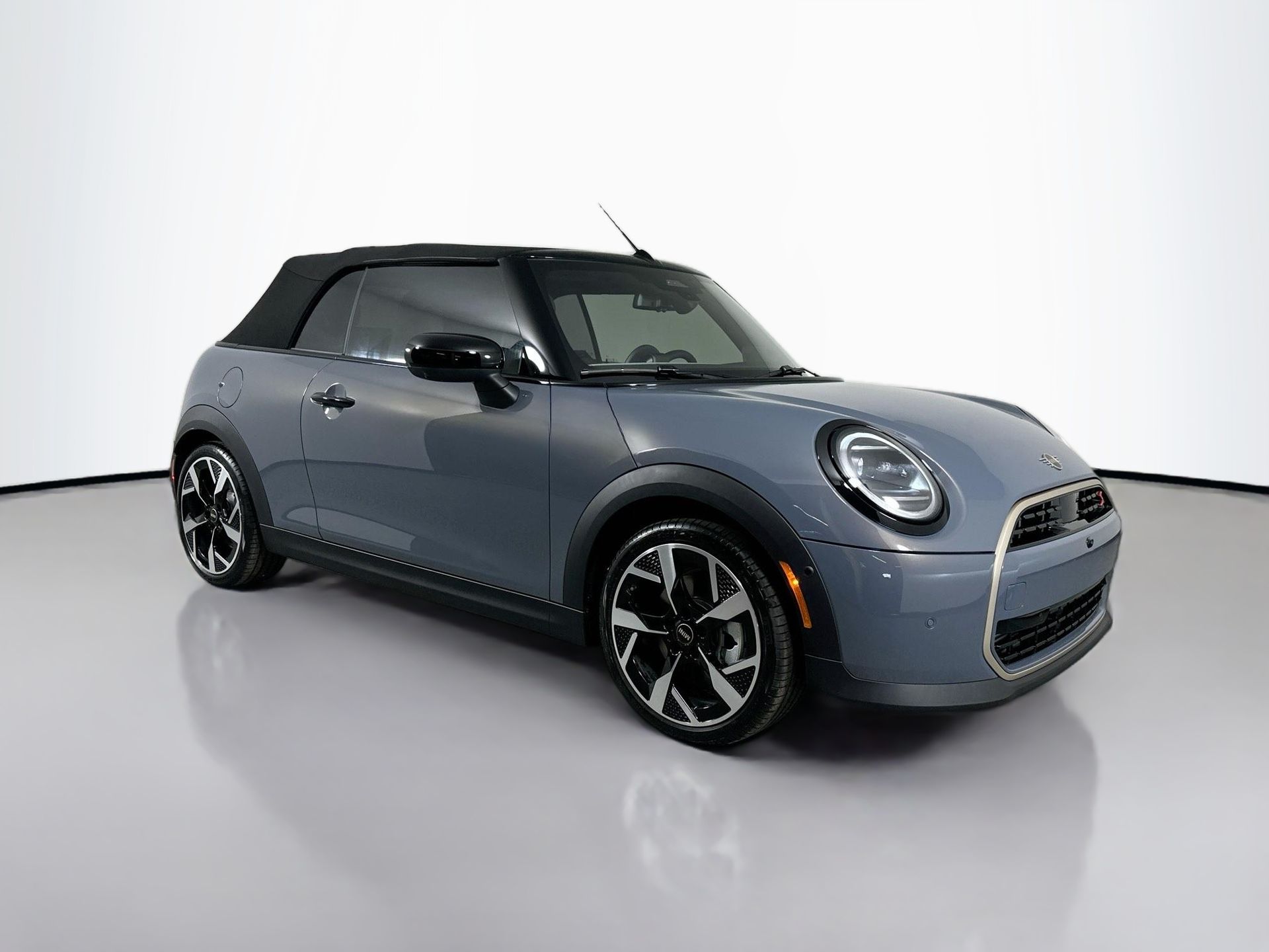 2026 Mini Cooper Convertible Iconic photo 3