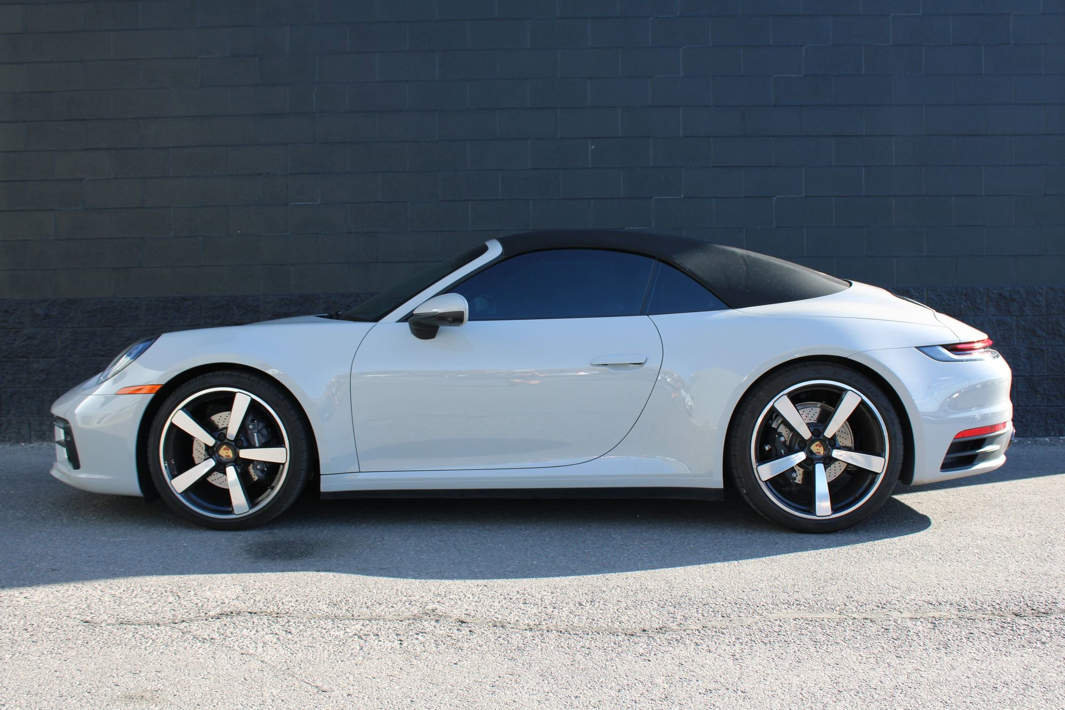 2024 Porsche 911 4 Cabriolet photo 3