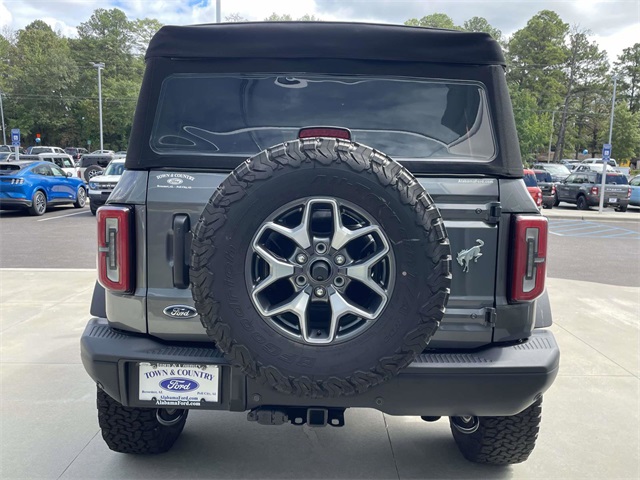 2024 Ford Bronco Badlands photo 2