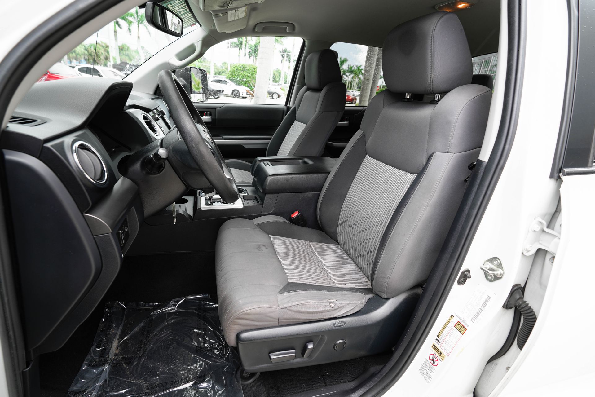 2016 Toyota Tundra SR5 photo 10