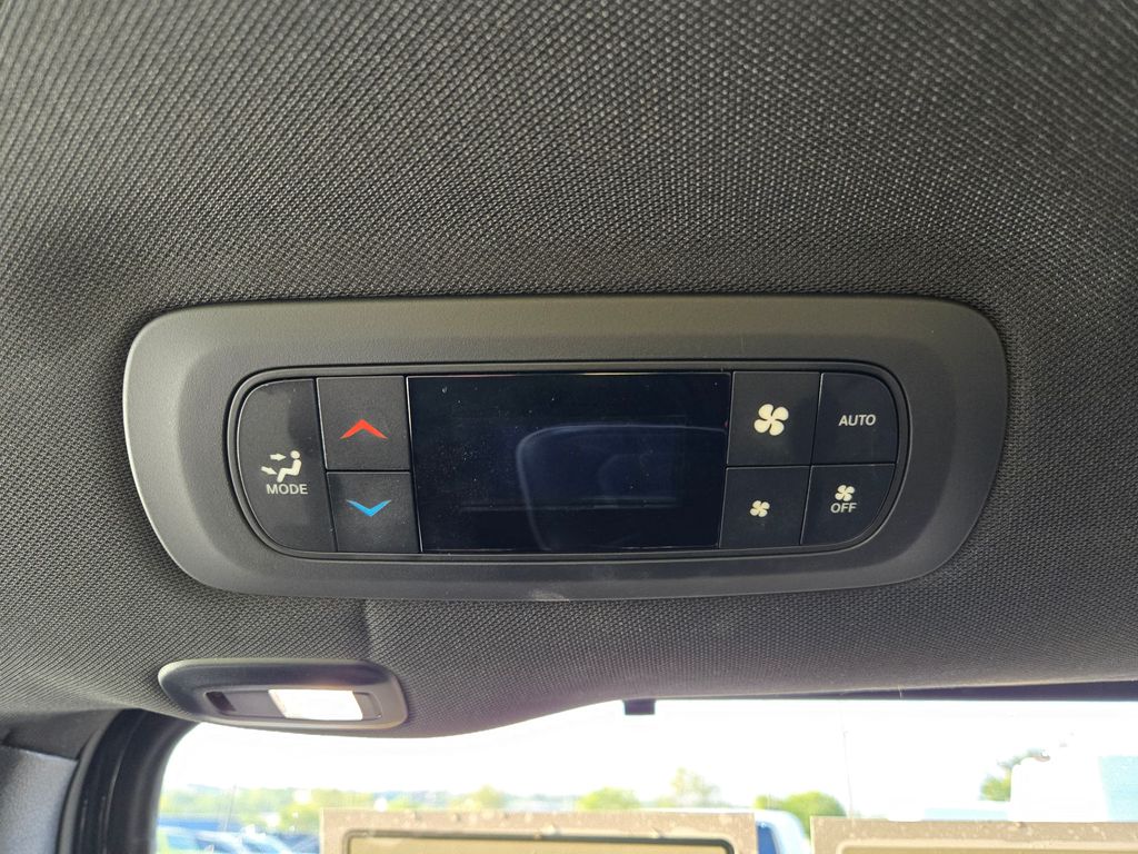 2025 Chrysler Pacifica Limited photo 28