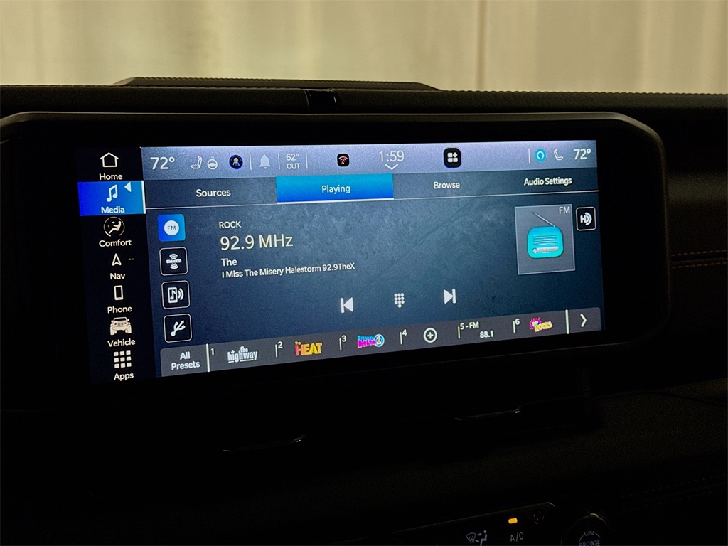 2025 Jeep Wrangler Sahara photo 23