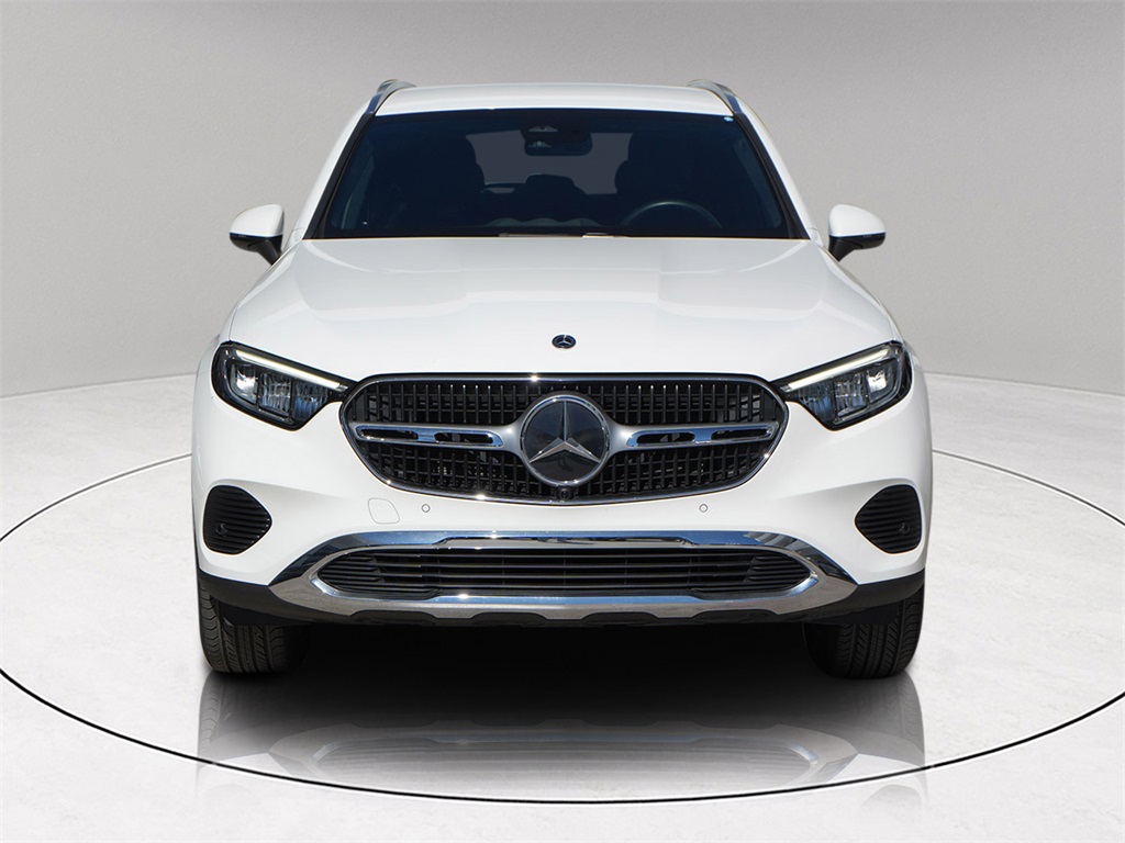 2025 Mercedes Benz GLC 300 photo 2