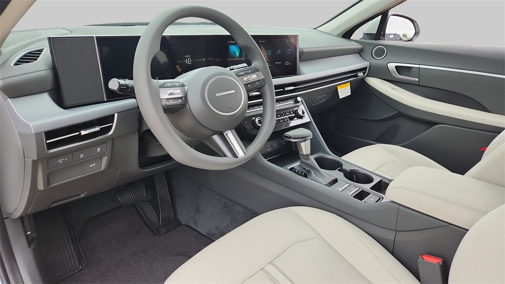 2025 Hyundai Sonata SE photo 11