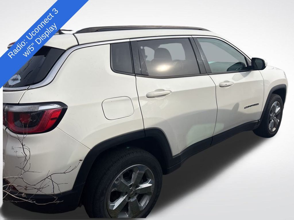 2018 Jeep Compass Latitude photo 2