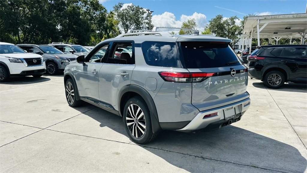 2025 Nissan Pathfinder Platinum photo 4