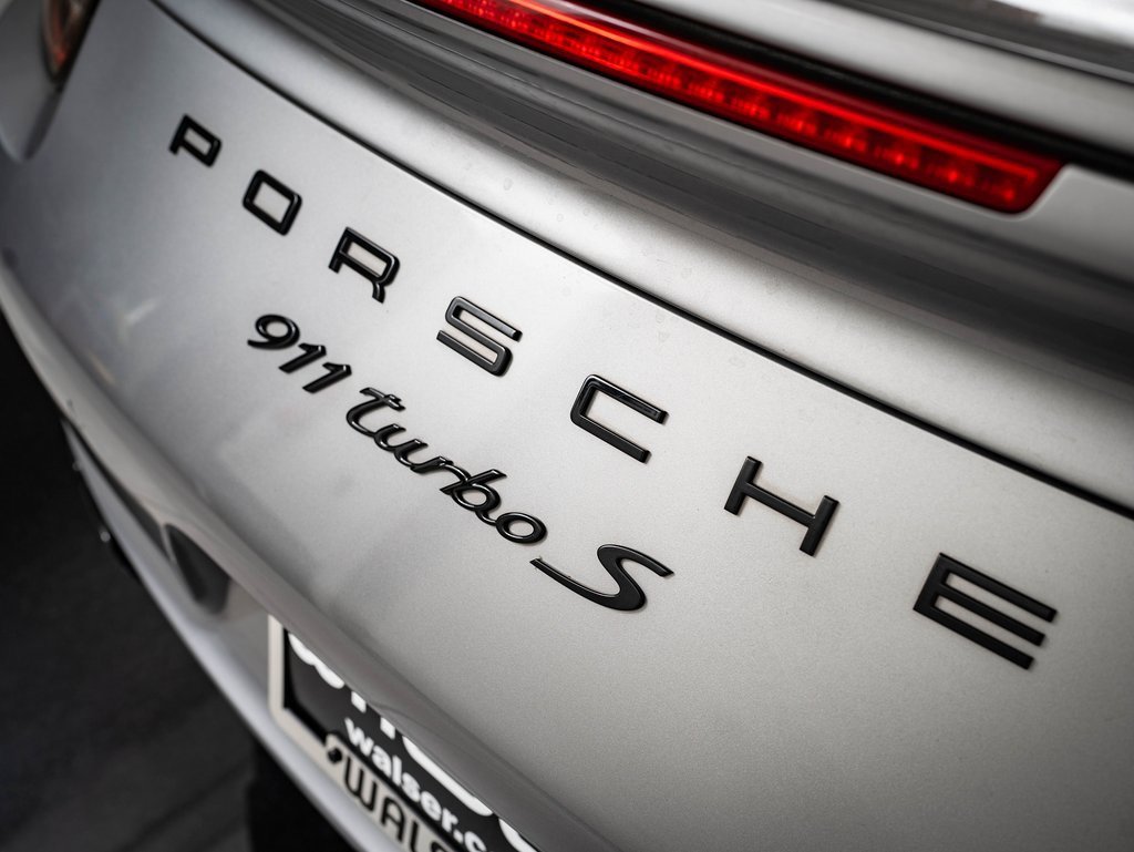 2016 Porsche 911 Turbo S photo 18