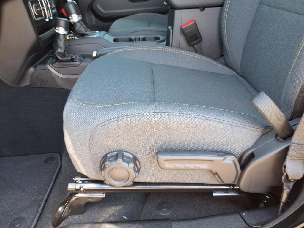 2025 Jeep Gladiator Sport S photo 6
