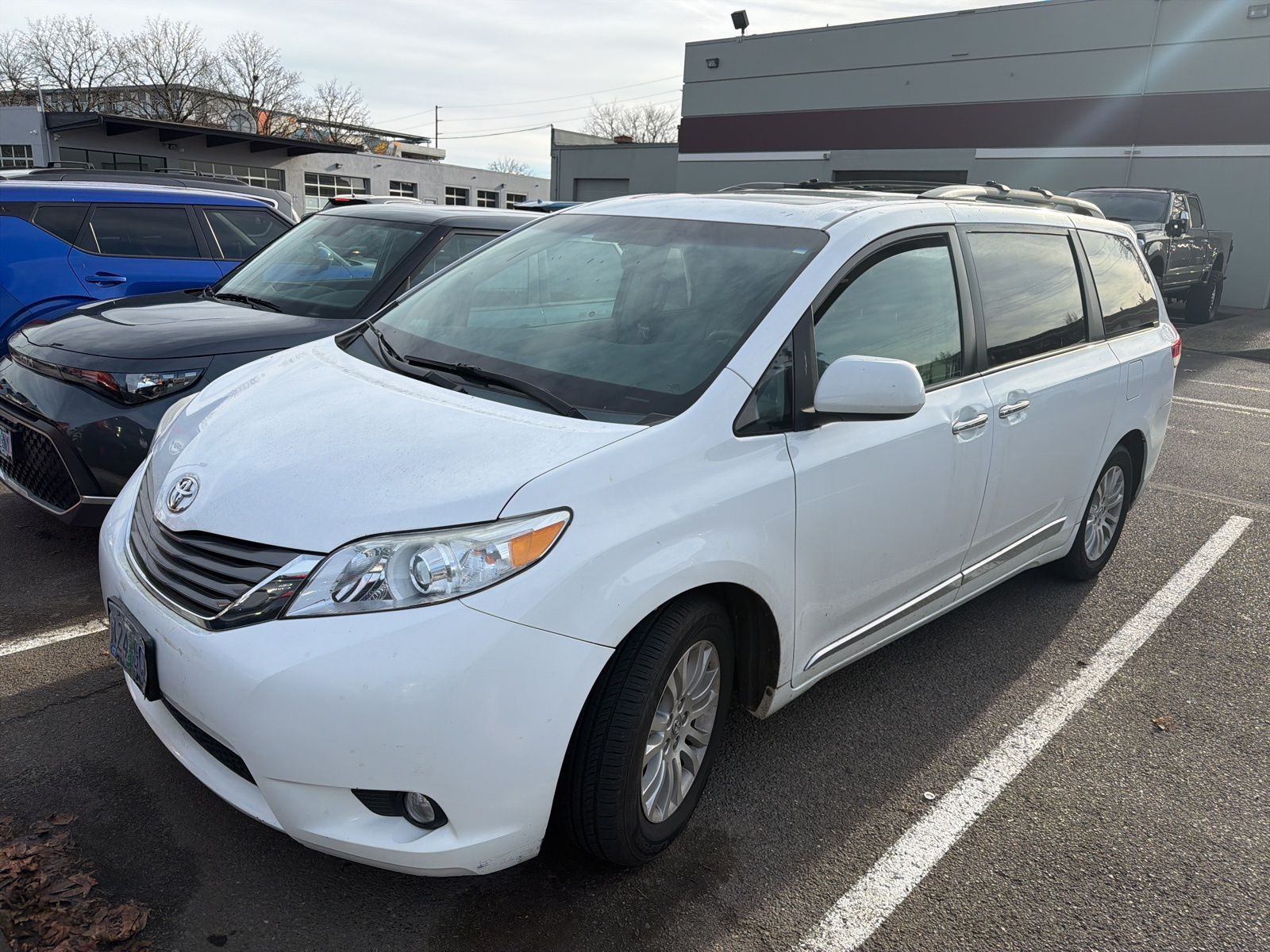 2013 Toyota Sienna XLE's photo