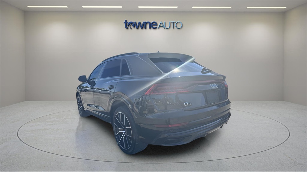 2022 Audi Q8 55 Premium Plus photo 3